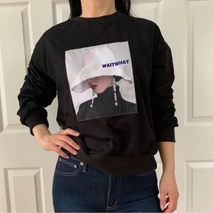 Printed long sleeve tee.